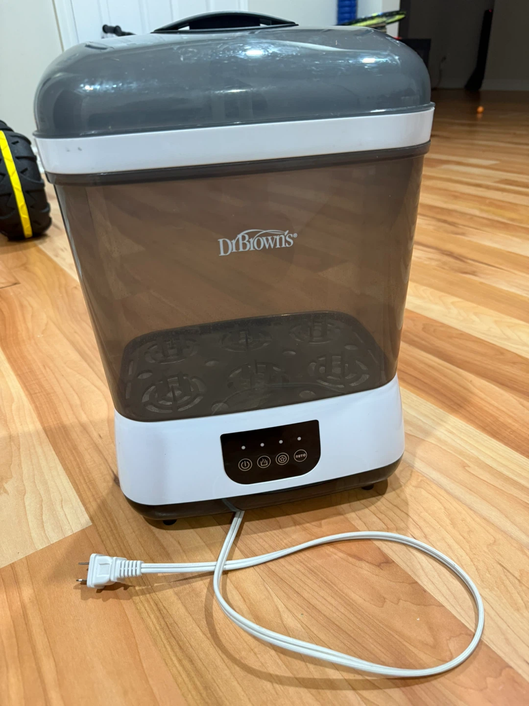Baby Bundle: Crib, Bottle Warmer, Sterilizer and Nursery Chair - photo 2