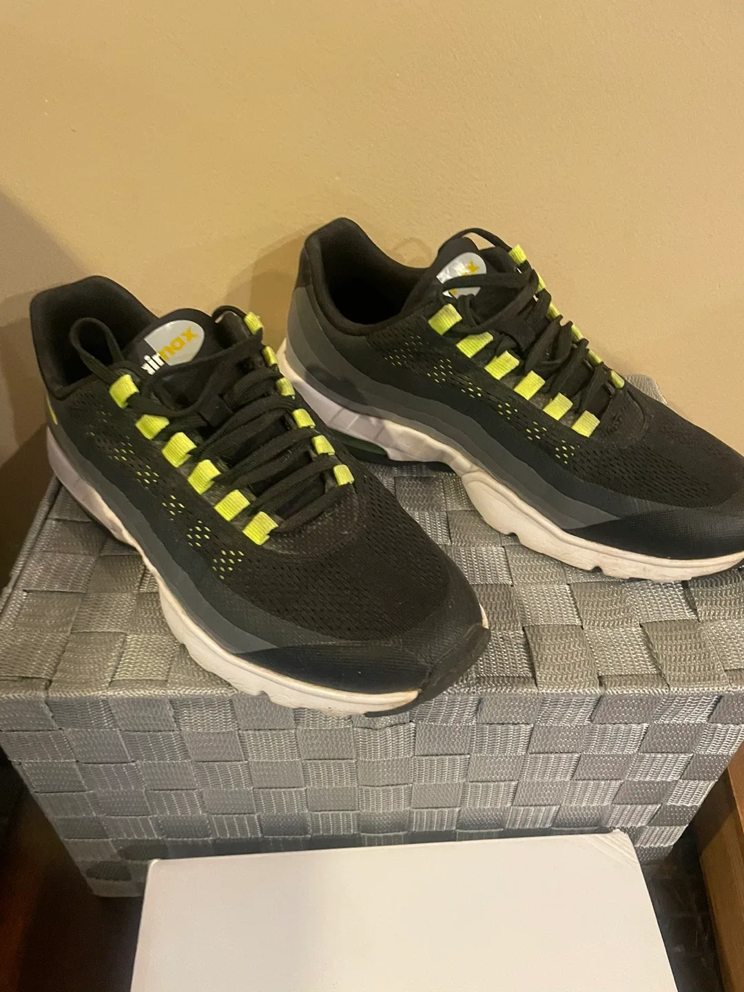 Nike Air Max Black/Gray/Yellow image indicator(5)