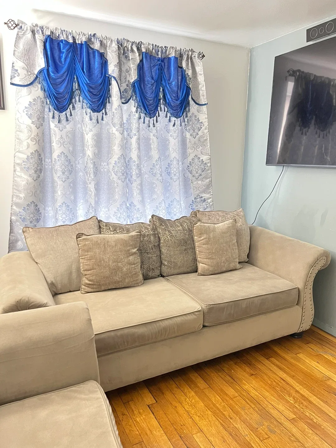 Sofa & Loveseat Set - Gray image indicator(3)