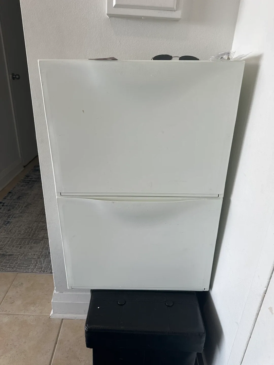 White Shoe Cabinet image indicator(2)