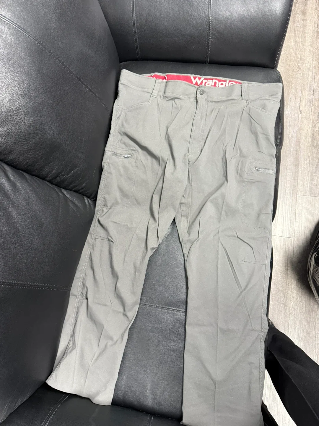 Wrangler Men's Cargo Pants - Size 40x32 image indicator(2)