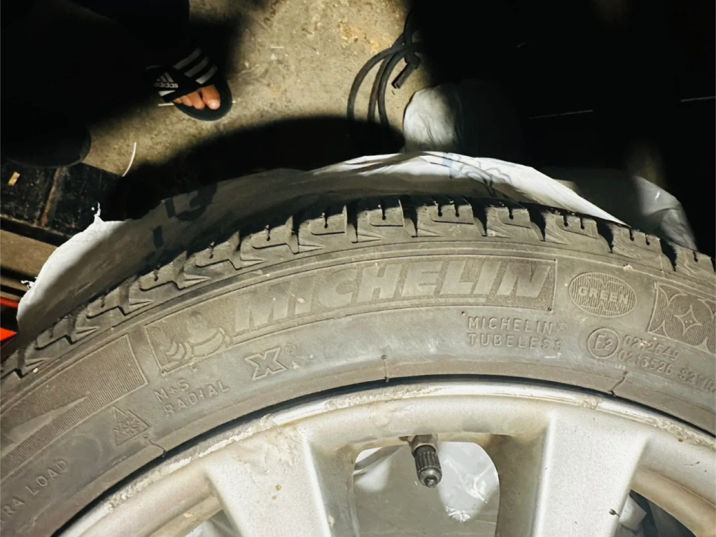 4 Michelin Winter Tires and Rims 225/45R17 Tire image indicator(2)