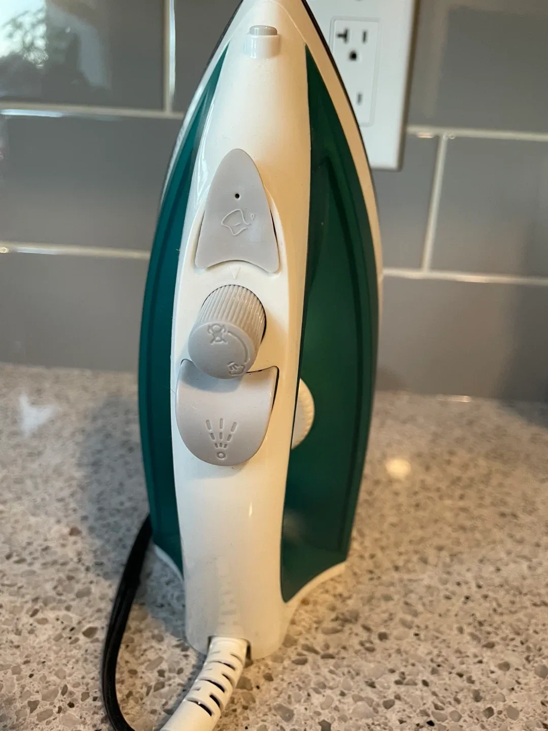 Proctor Silex Lightweight Non-Stick Iron image indicator(2)