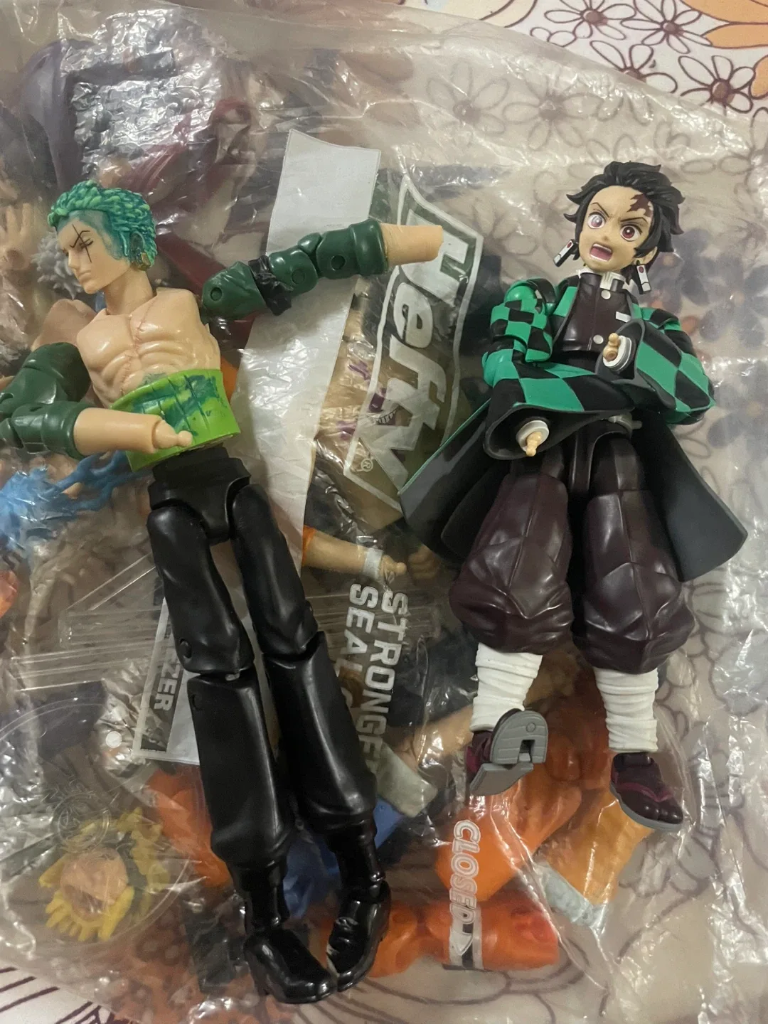 Anime Figures: Zoro and Tanjiro thumbnail
