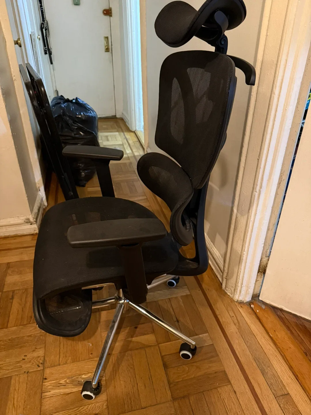 Black Ergonomic Mesh Office Chair image indicator(3)