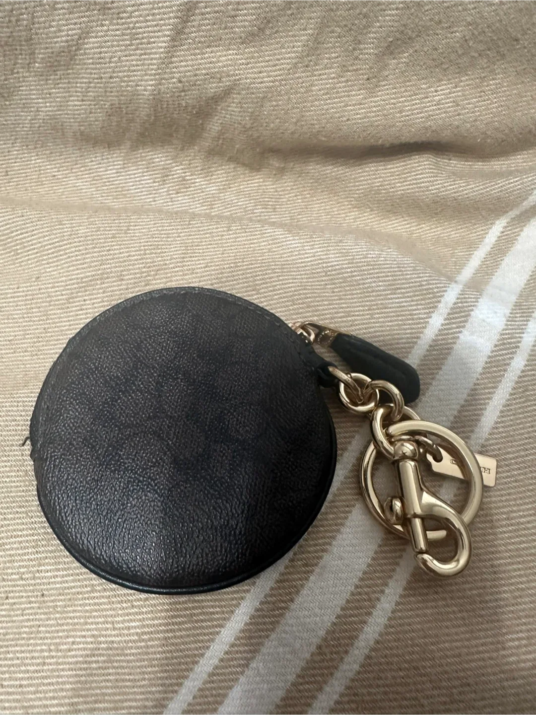 Authentic Coach Coin Purse Keychain image indicator(6)