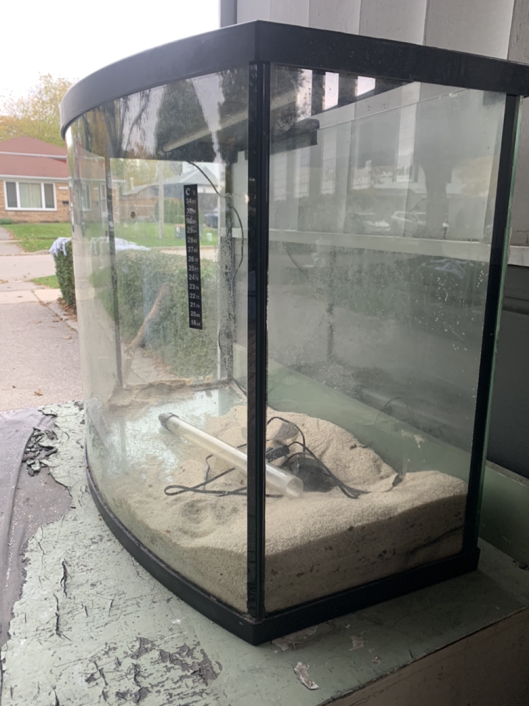 36 gallon bow shape fish tank with lid and light. - photo 2