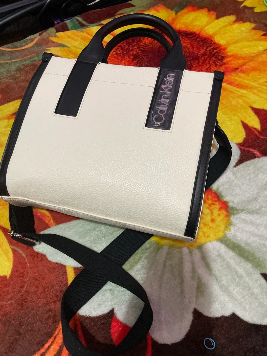 Calvin Klein Bag image indicator(2)