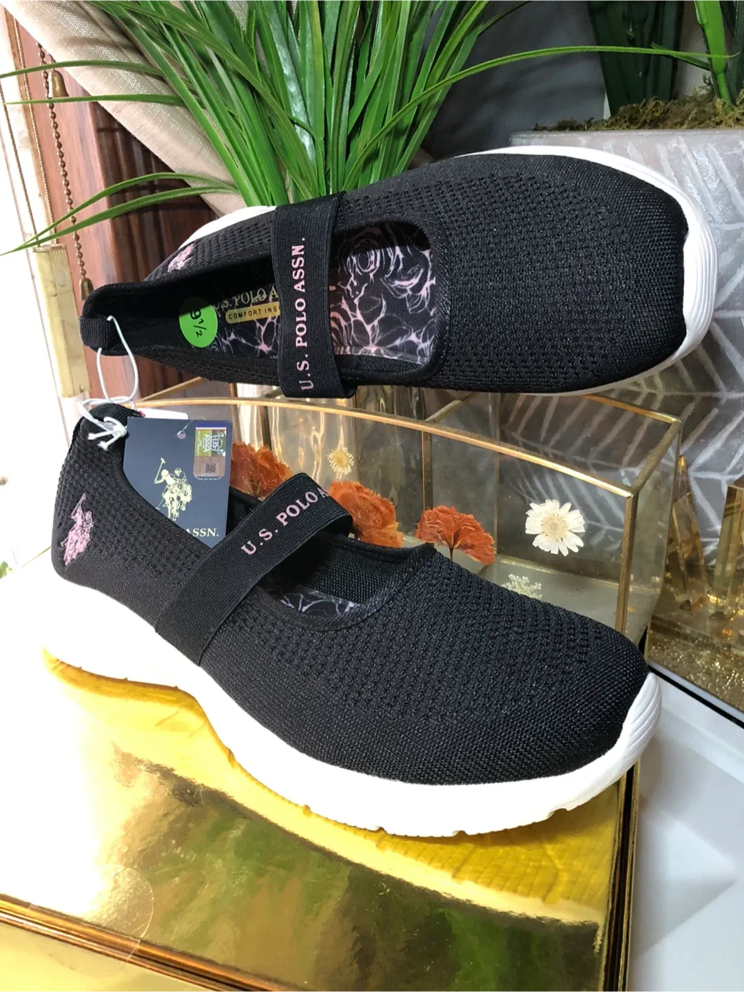 U.S. Polo Assn. Black Mary Jane Sneakers - Size 9.5 image indicator(4)