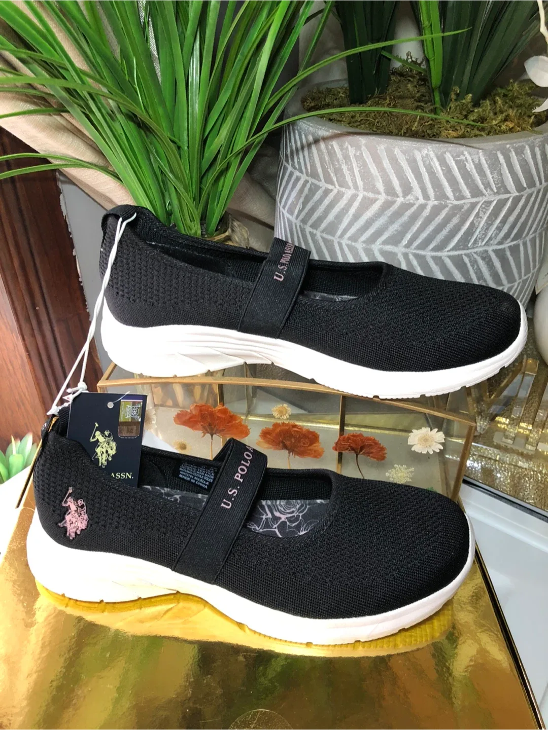 U.S. Polo Assn. Black Mary Jane Sneakers - Size 9.5 image indicator(2)