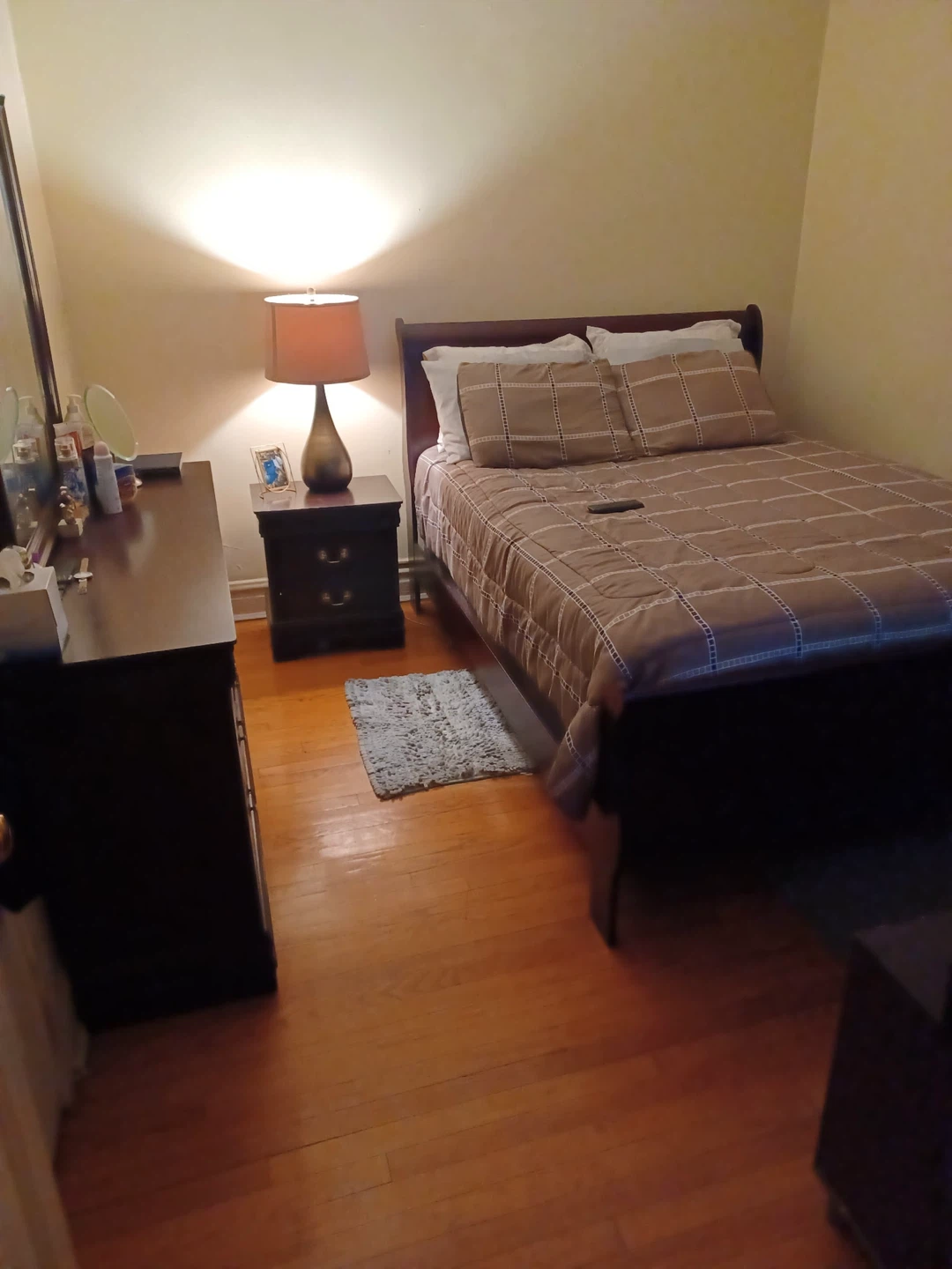 Queen sized cherry wood sleigh bed