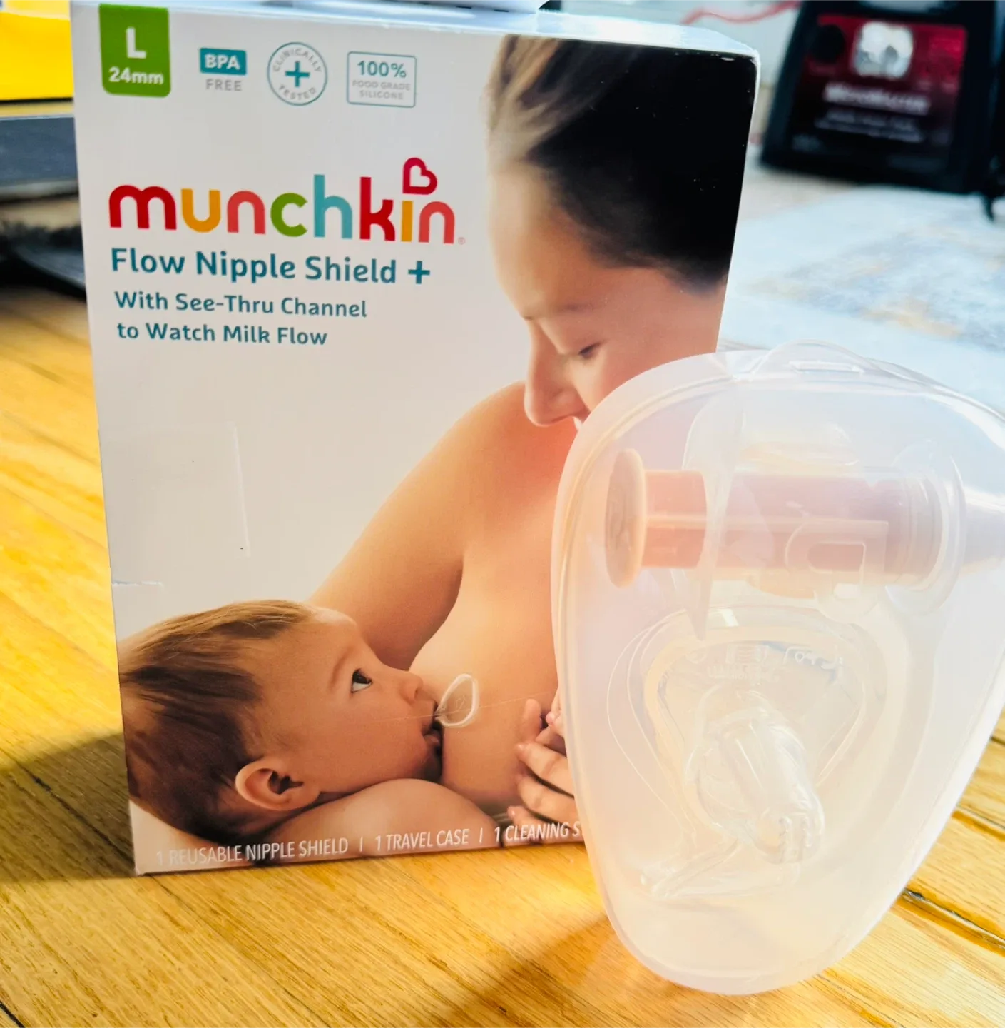 Munchkin Flow Nipple Shield with Case image indicator(2)