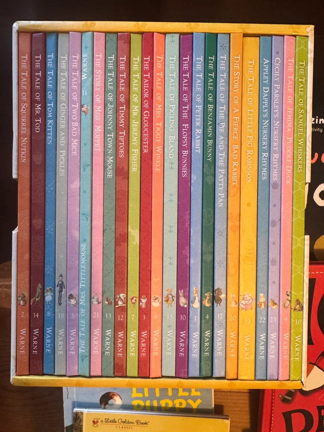 The Complete Peter Rabbit Library by Beatrix Potter image indicator(2)