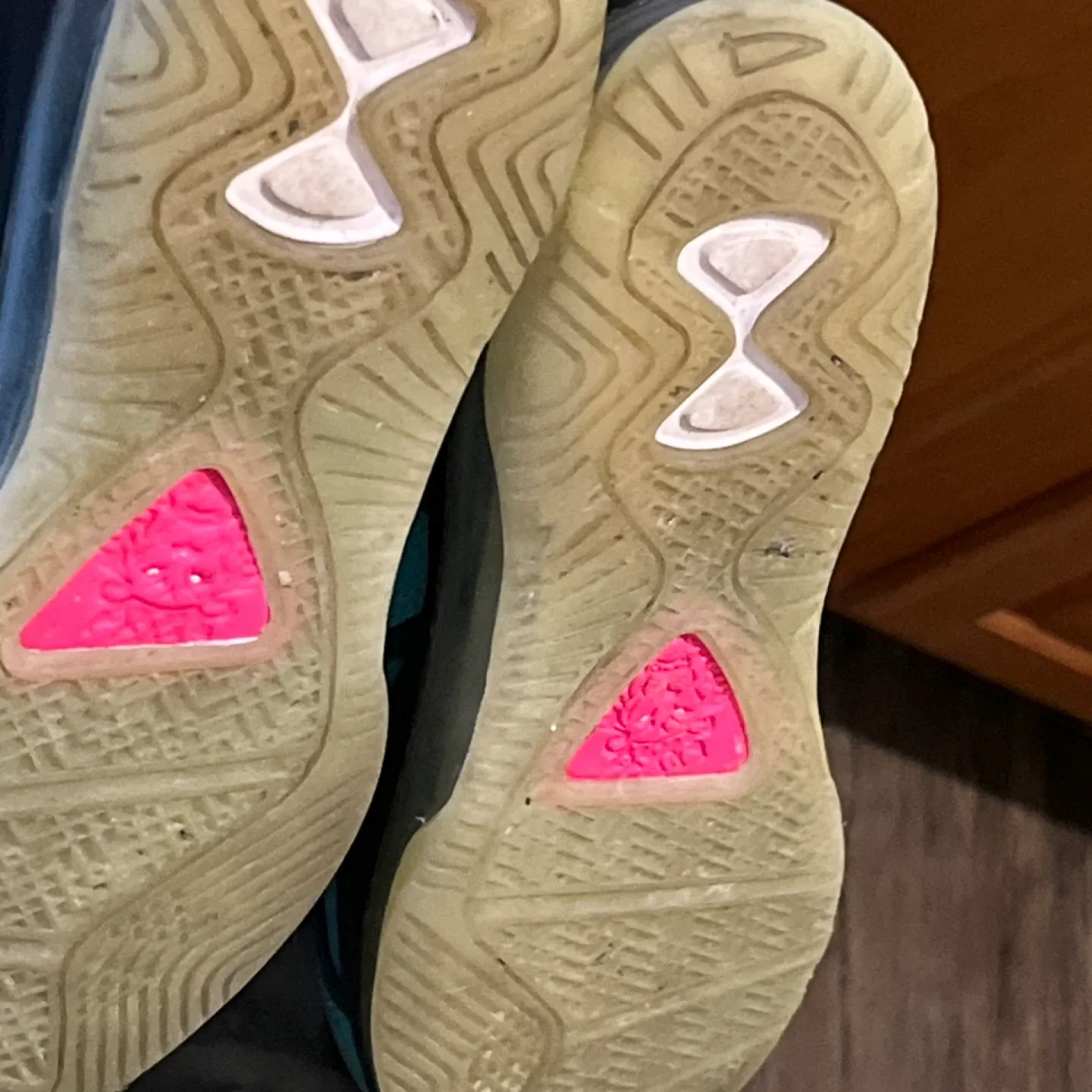 Nike LeBron 8 South Beach Size 7.5 image indicator(5)