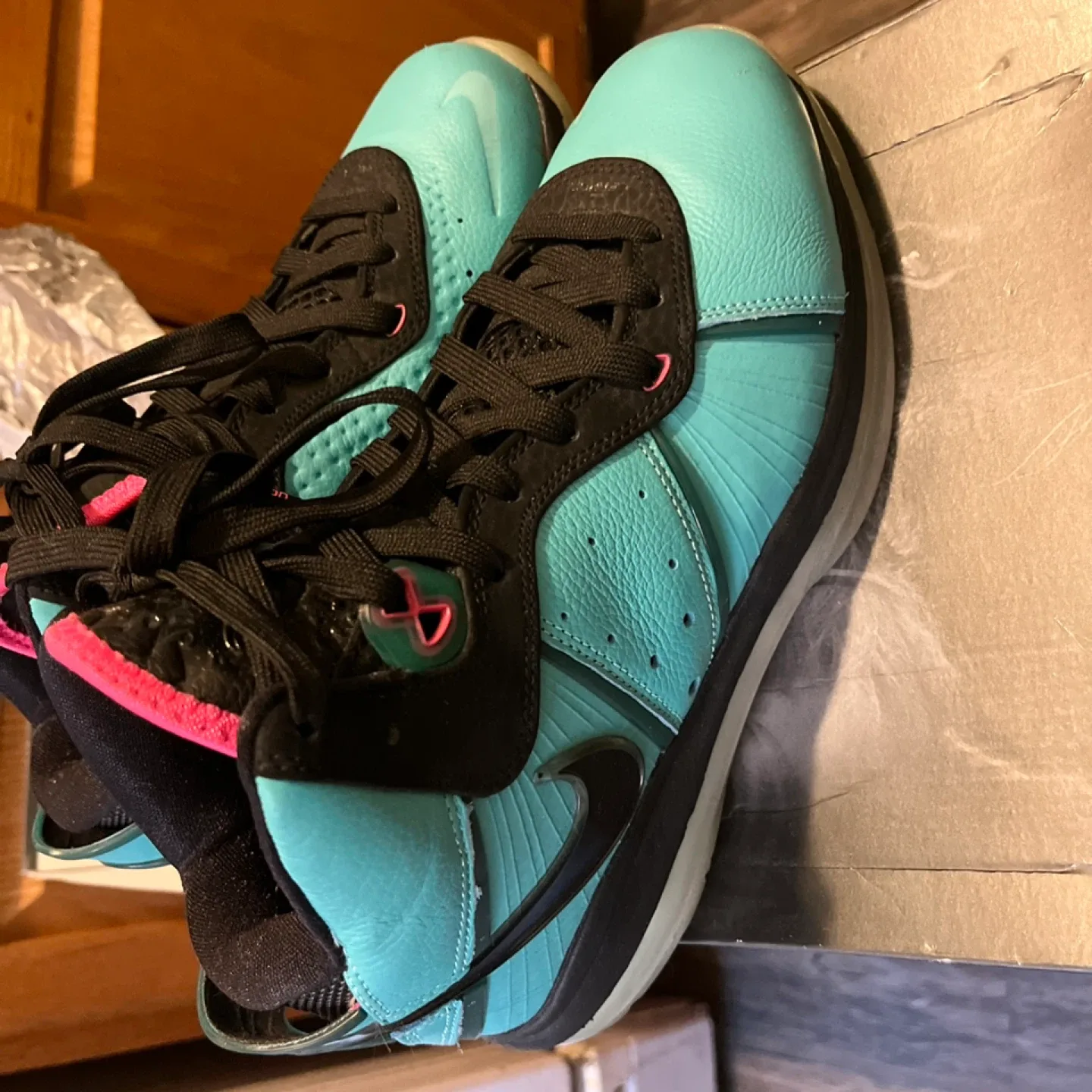 Nike LeBron 8 South Beach Size 7.5 image indicator(7)