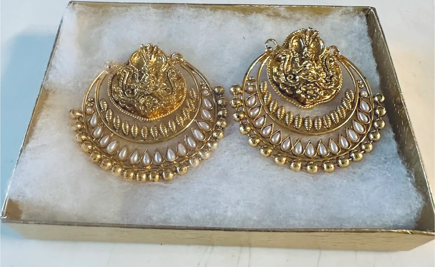 Earrings and Hair Clips with Pearls
