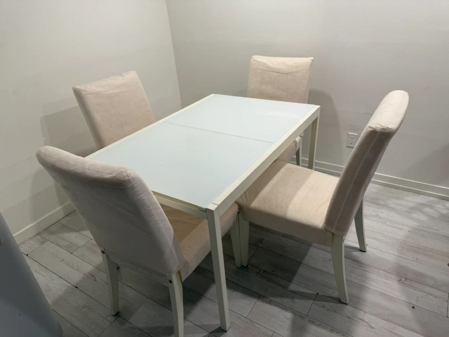 Dining Table with Four Chairs image indicator(5)