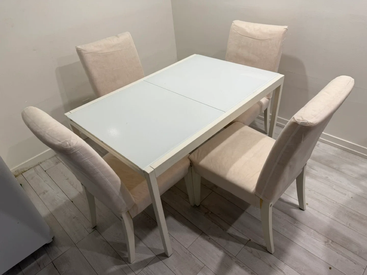Dining Table with Four Chairs image indicator(4)
