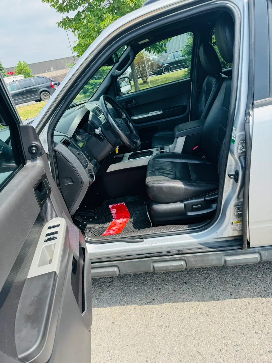 Ford Escape SUV - Silver image indicator(5)