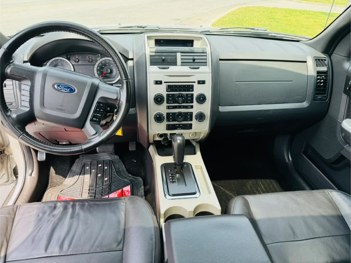 Ford Escape SUV - Silver image indicator(8)