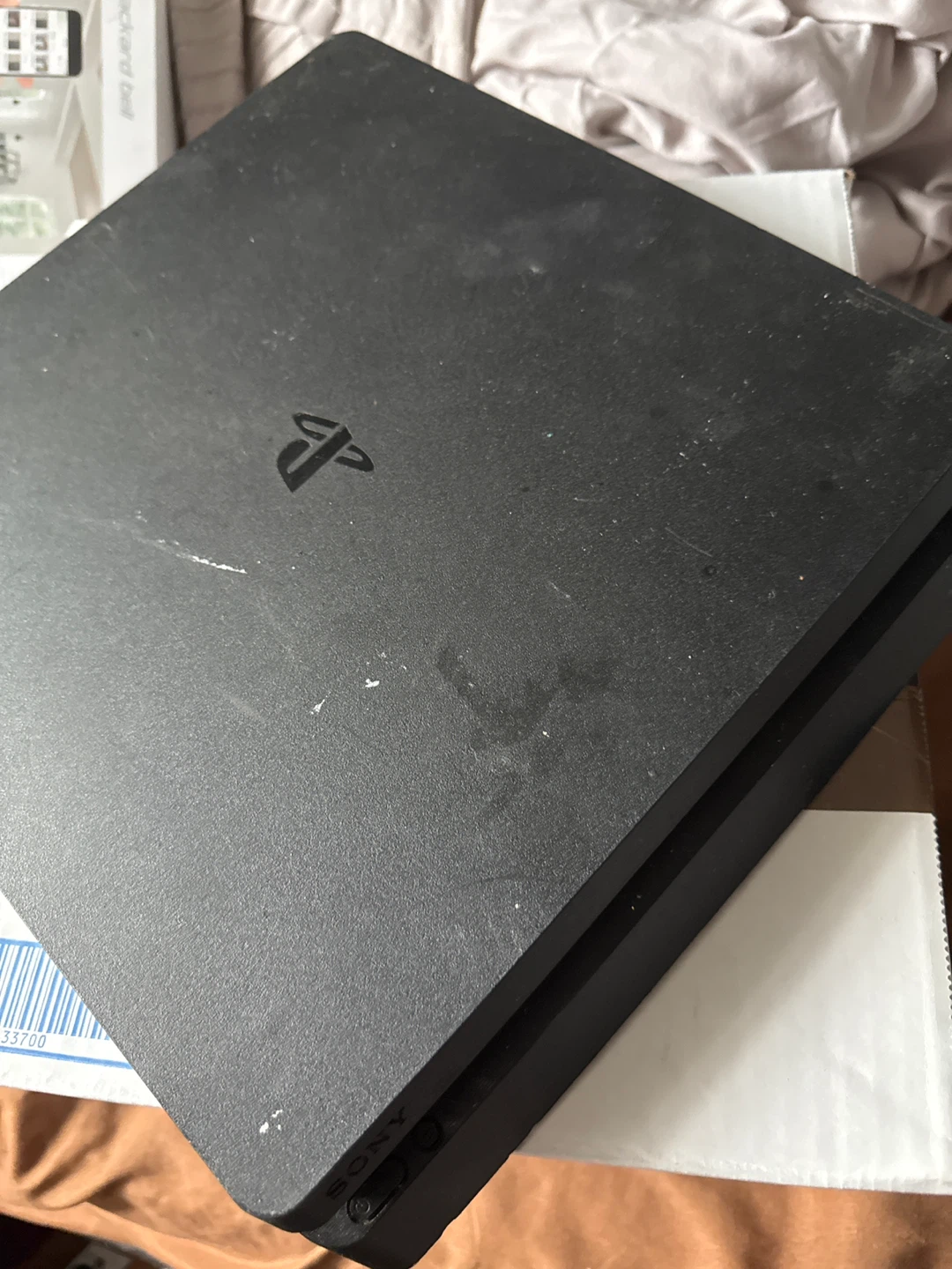 Sony PlayStation 4 (PS4)