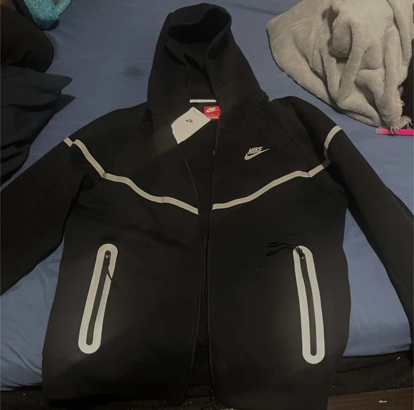New Nike Tech Fleece Black Hoodie & Pants - Size L image indicator(3)