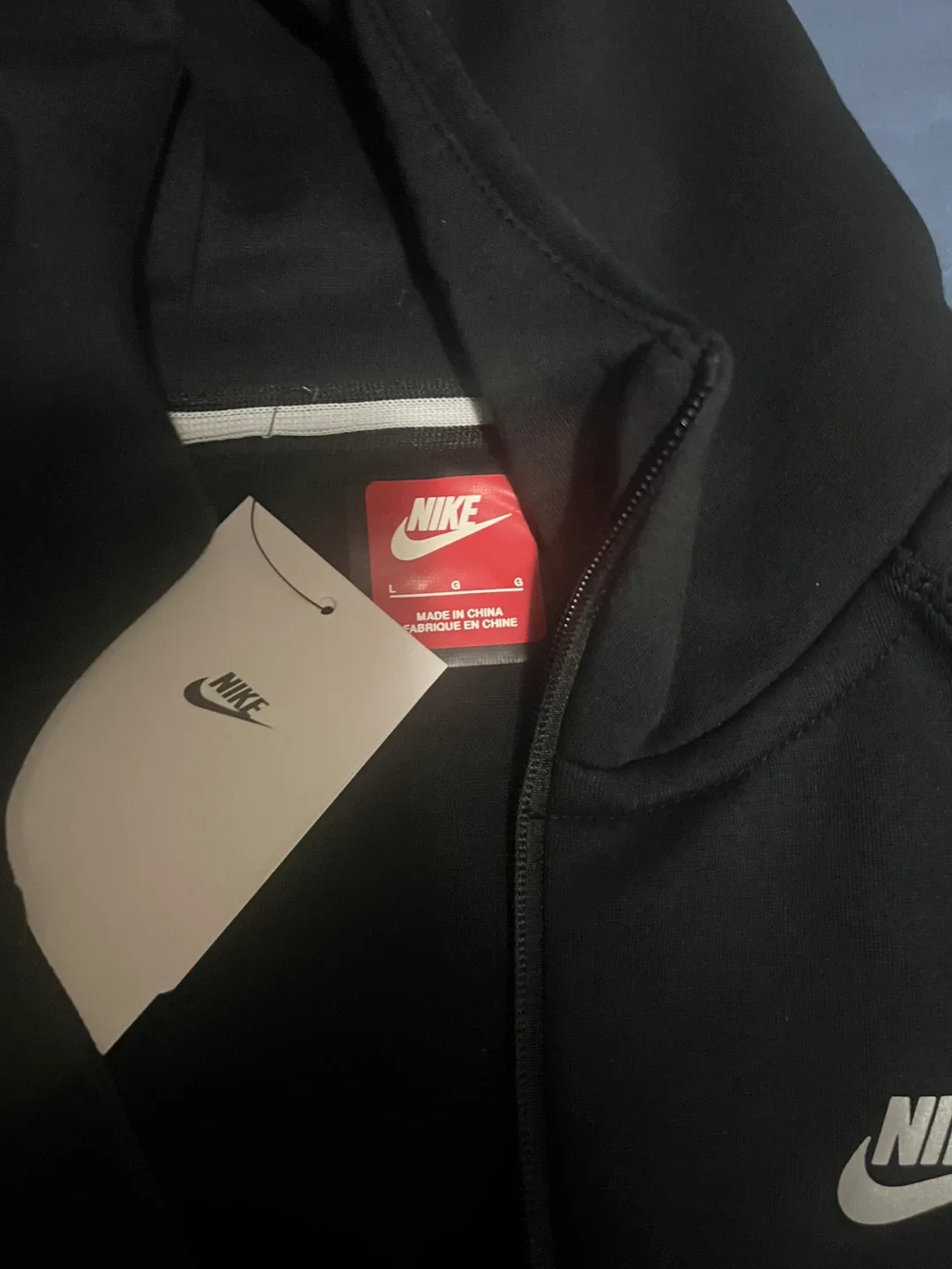 New Nike Tech Fleece Black Hoodie & Pants - Size L image indicator(2)