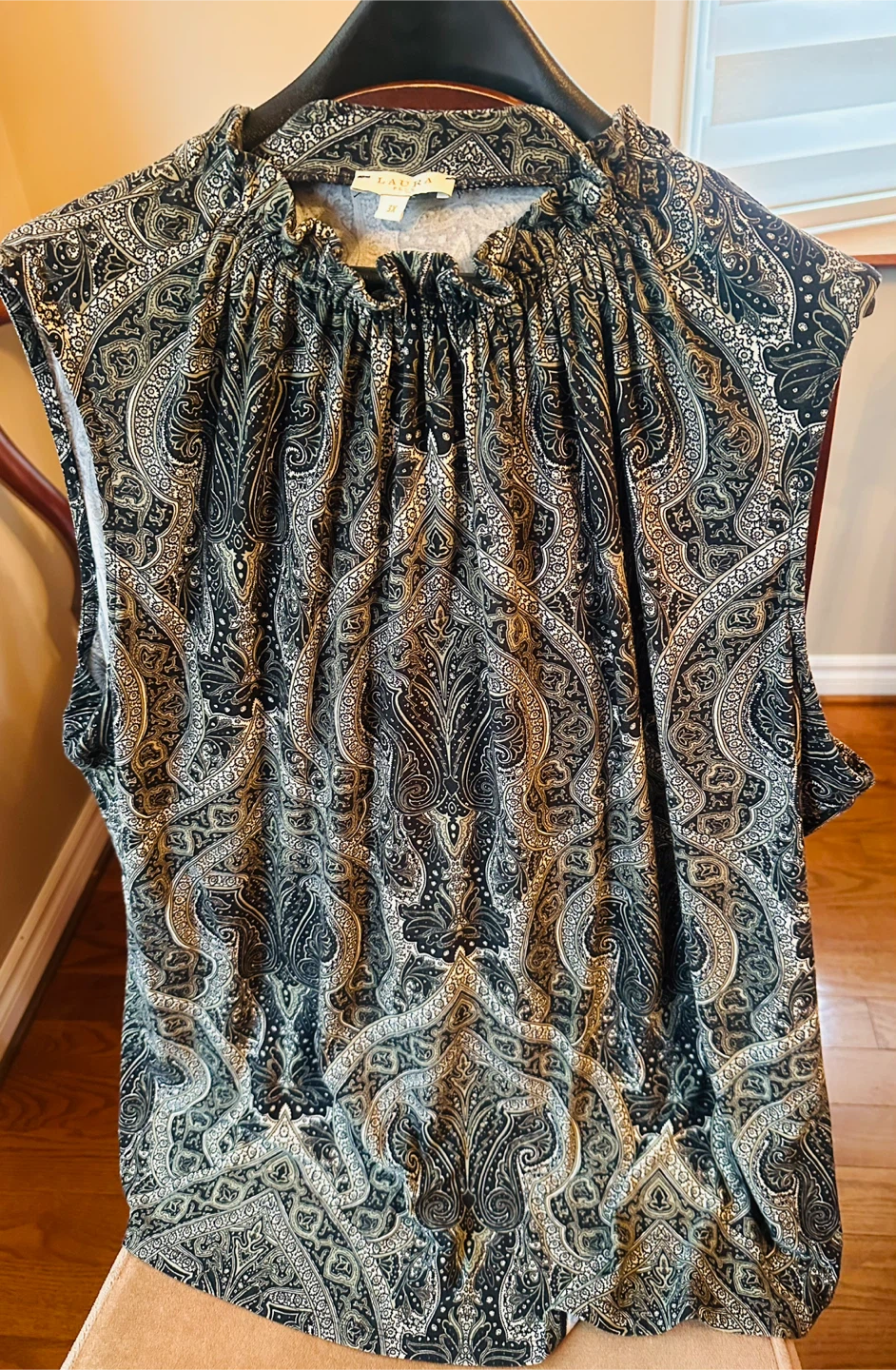 Laura Petites Black & White Paisley Sleeveless Top