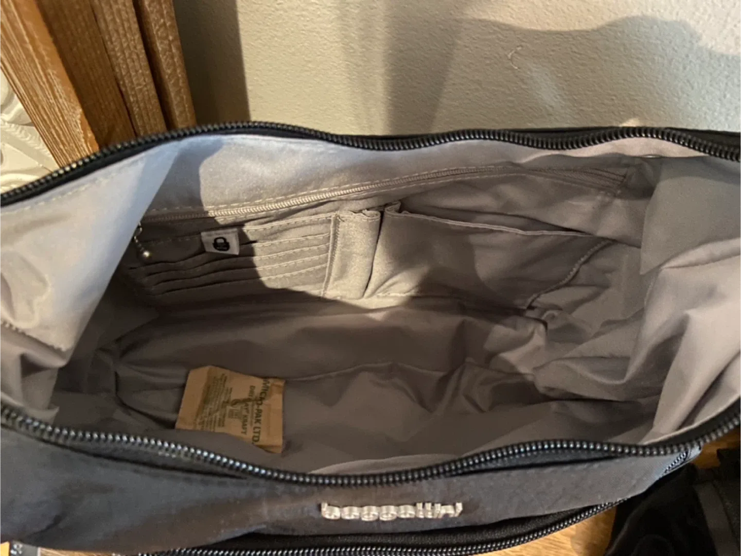 New Baggallini Anti-theft Free Time Crossbody Bag Purse image indicator(10)