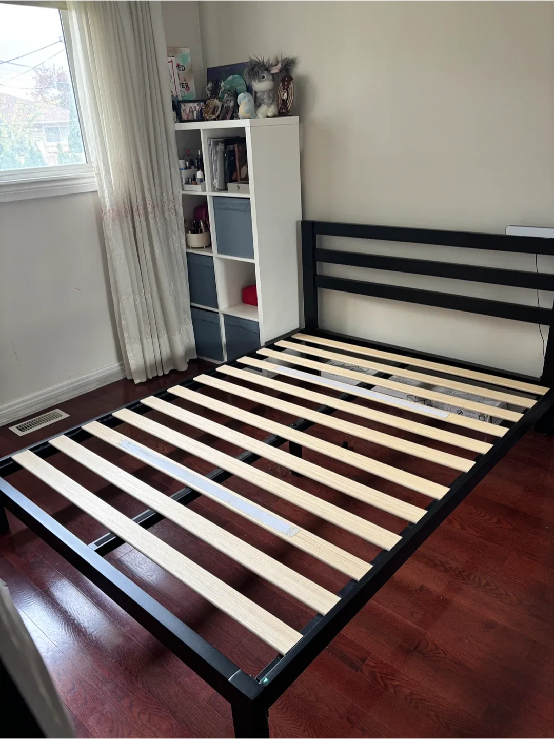 Queen Bed Frame and Queen Mattress image indicator(6)