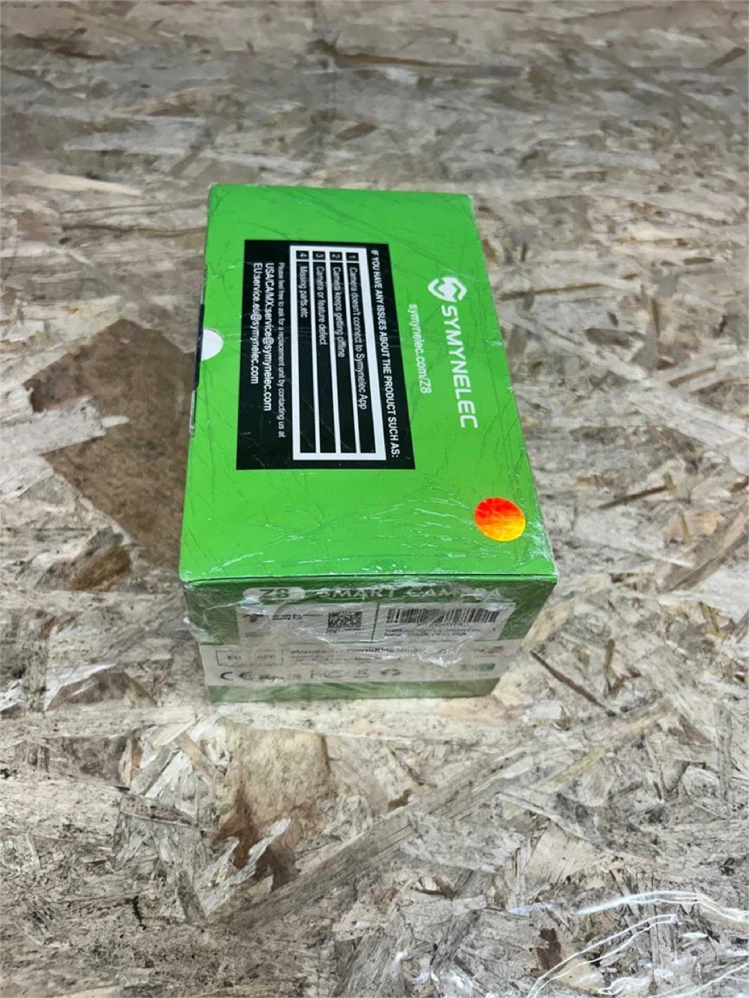 Symynelec Light Bulb Security Camera - New in Box! - photo 2
