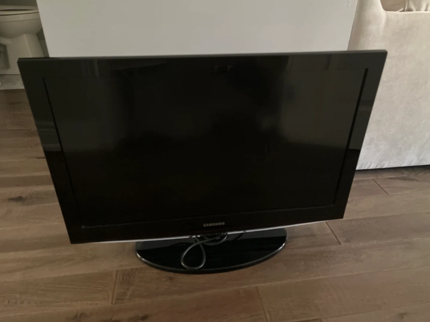 32” Samsung TV - no remote
