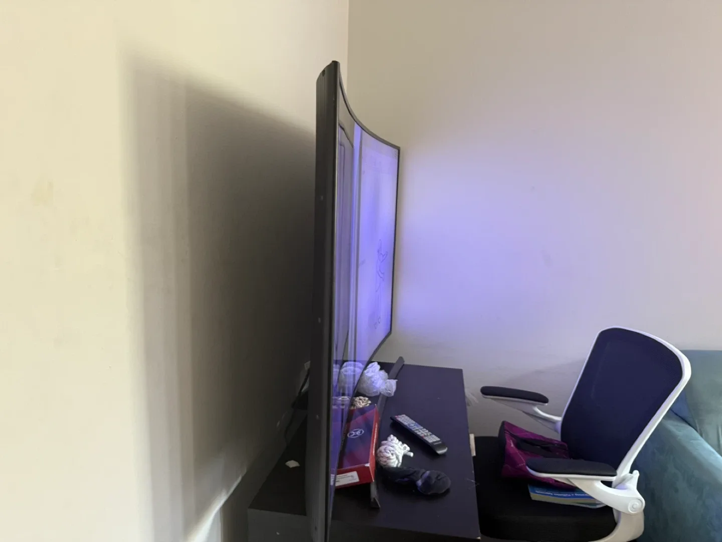 65inch curved Samsung tv image indicator(2)