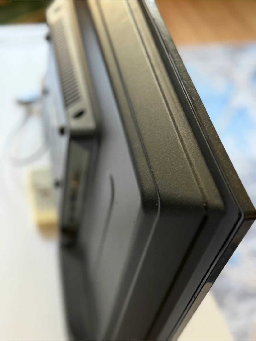 Element 32" TV - Model ELEFW328 - photo 3