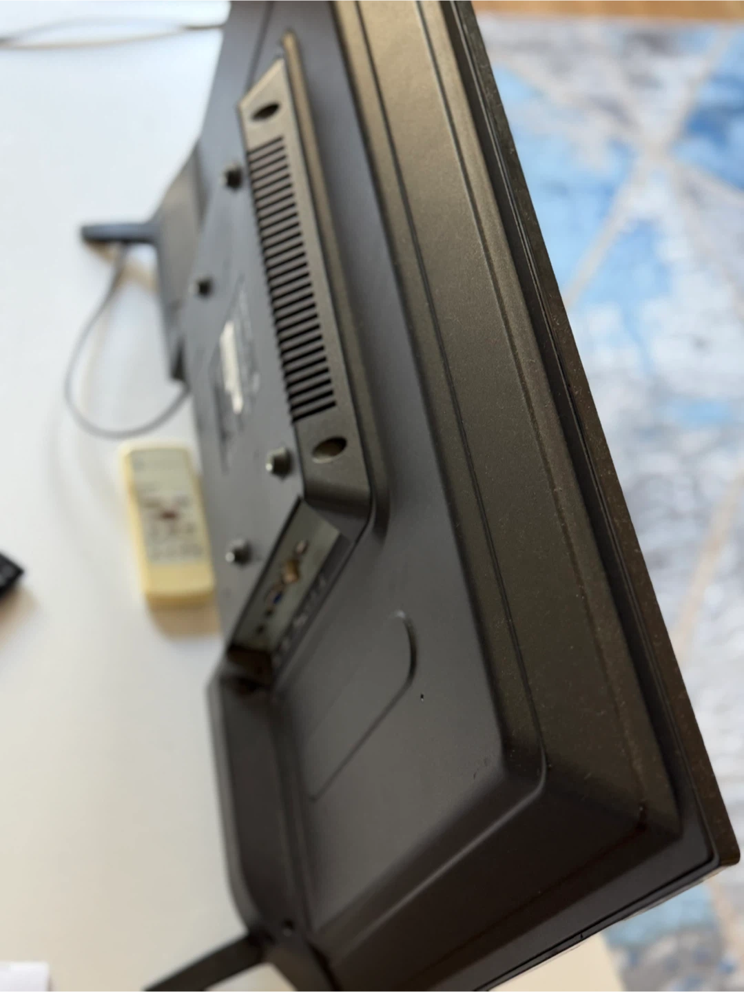Element 32" TV - Model ELEFW328 - photo 2