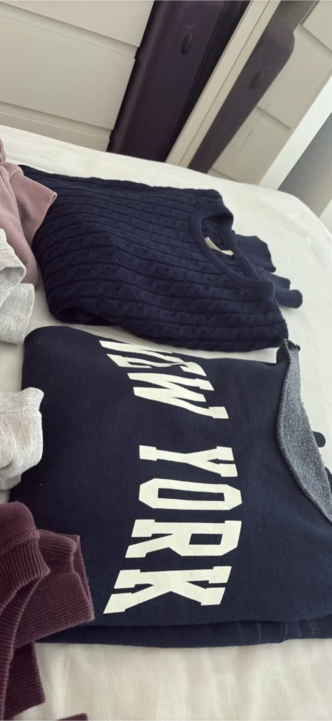 Closet clean out, urban outfitters, brandy melville, uniqlo image indicator(3)