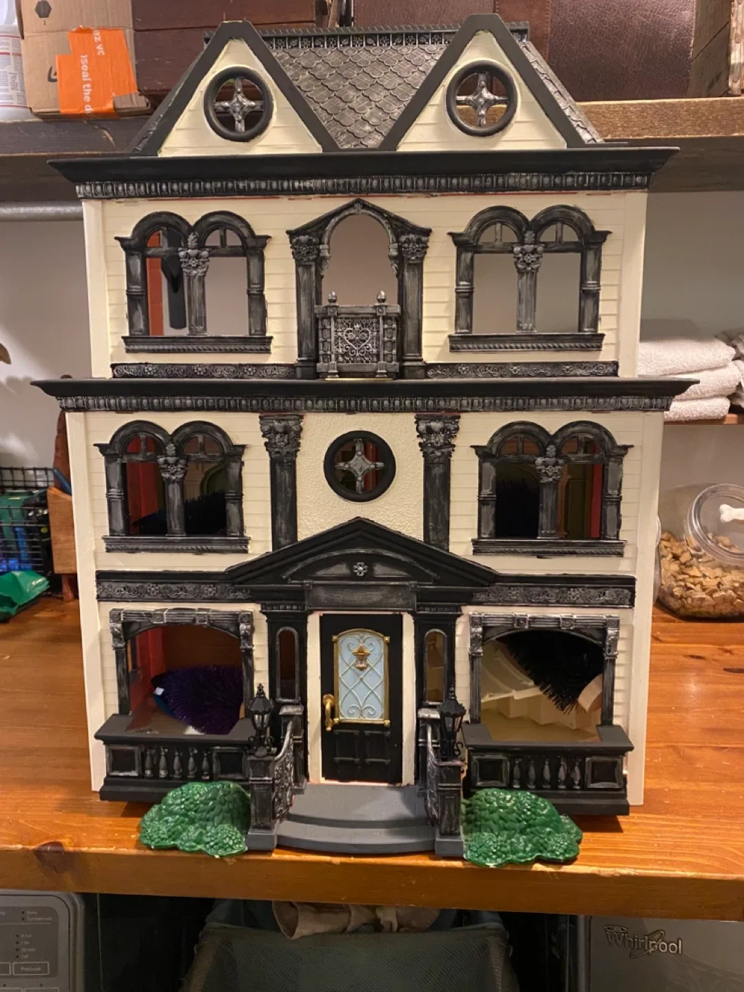 Halloween themed doll house. image indicator(8)