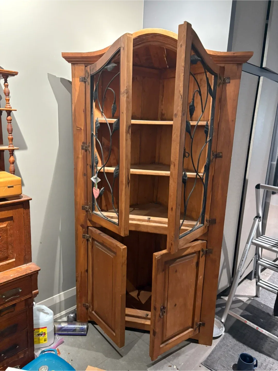 Wooden Corner Display Cabinet image indicator(5)