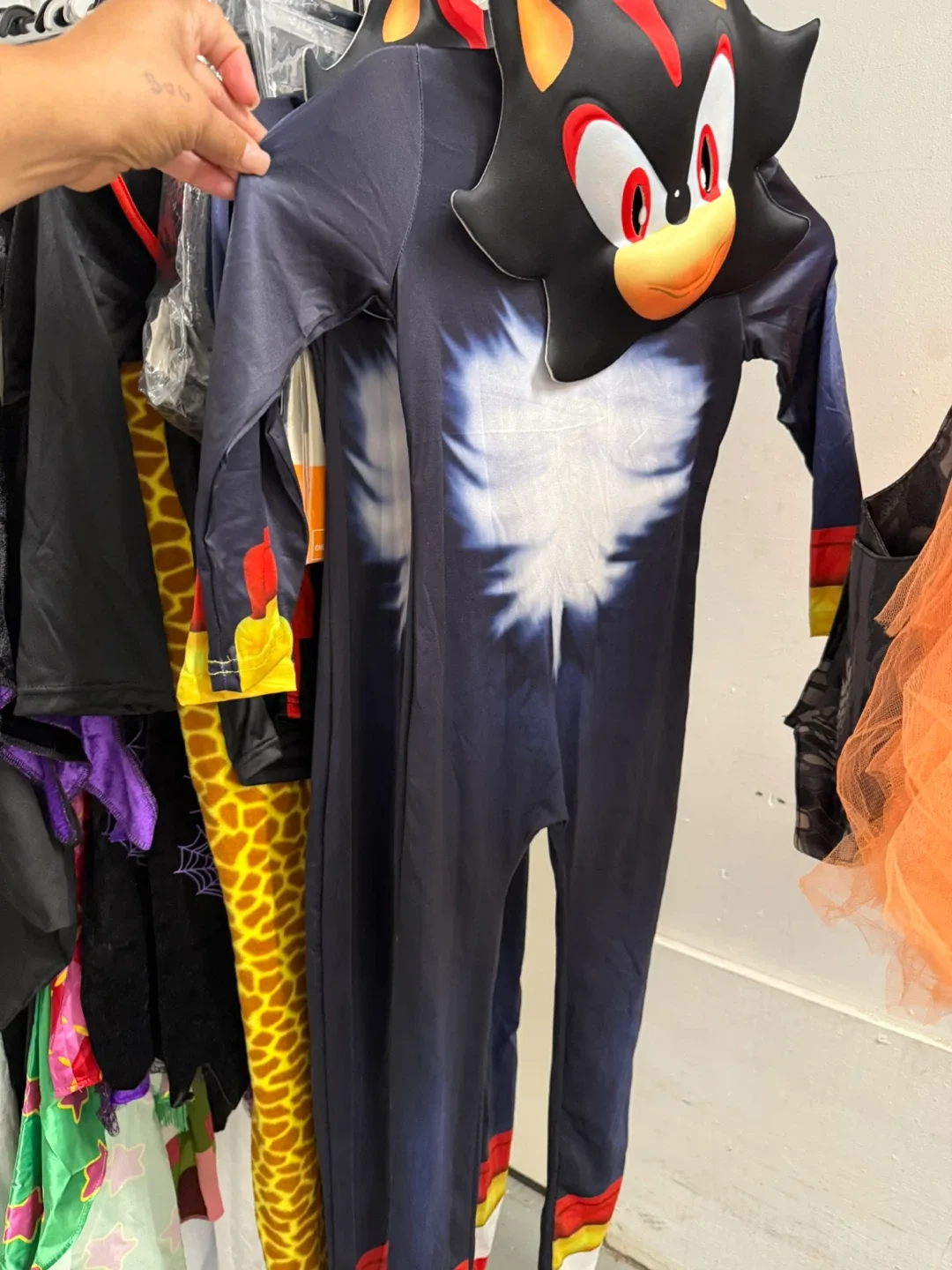 Shadow the Hedgehog Costume image indicator(2)