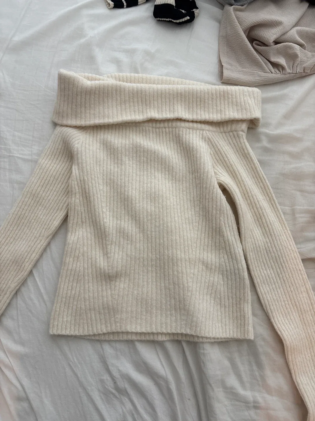 Zara, H&M Tops Bundle - Closet clean out image indicator(2)