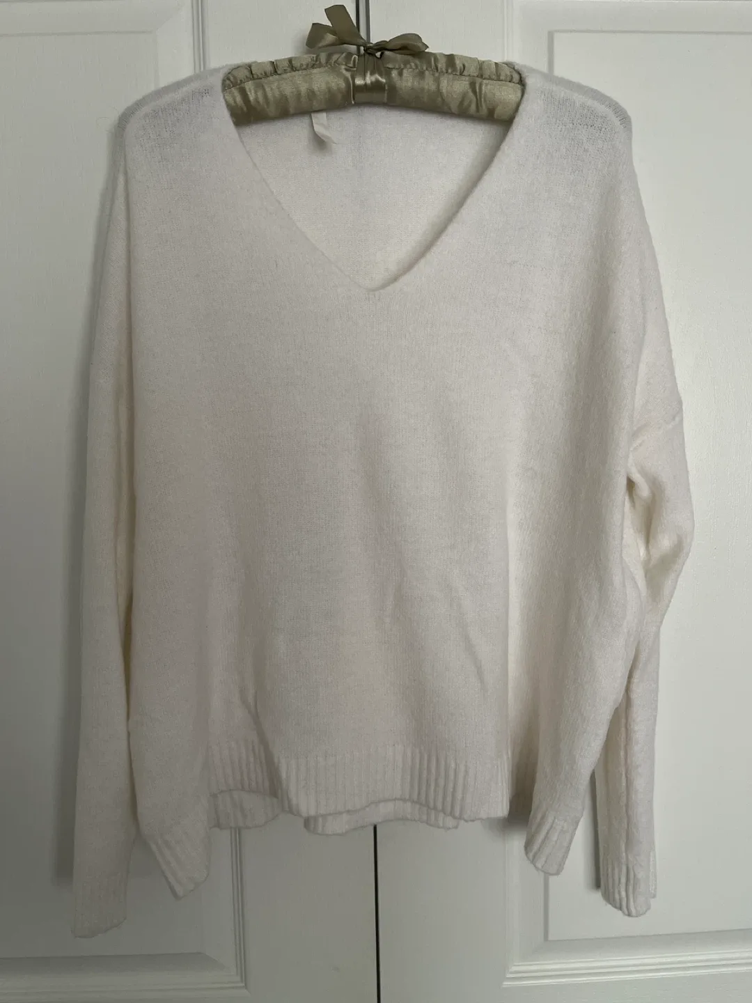 Seven Sisters V-Neck Sweater - White