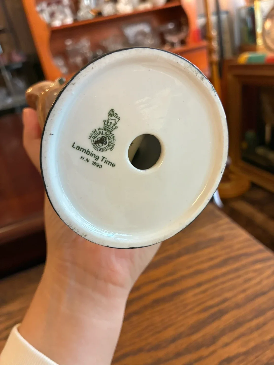 Royal Doulton 'Lambing Time' Figurine H.N. 1890 image indicator(4)