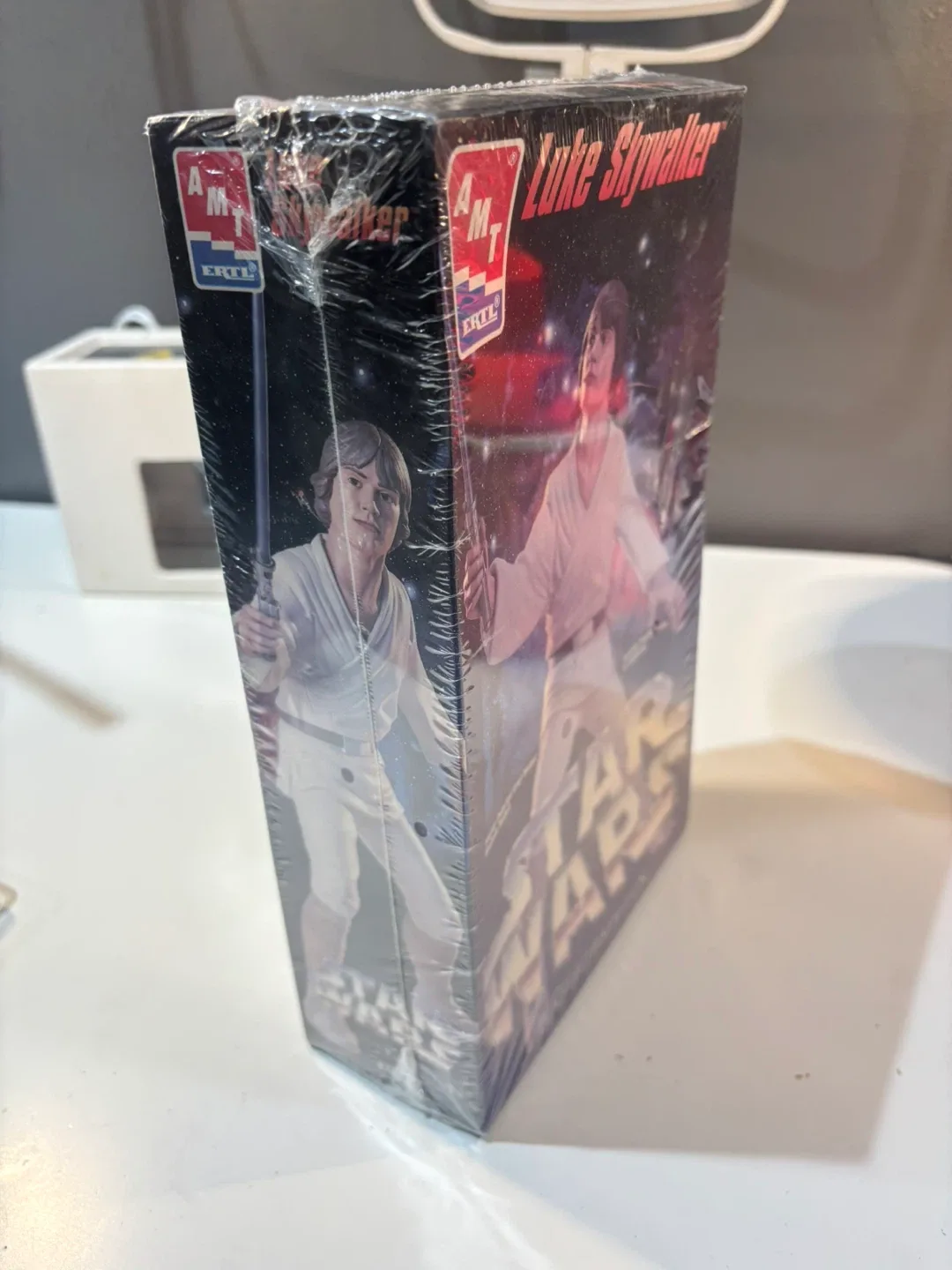 AMT Star Wars Luke Skywalker Collector's Edition Vinyl Model Kit image indicator(2)