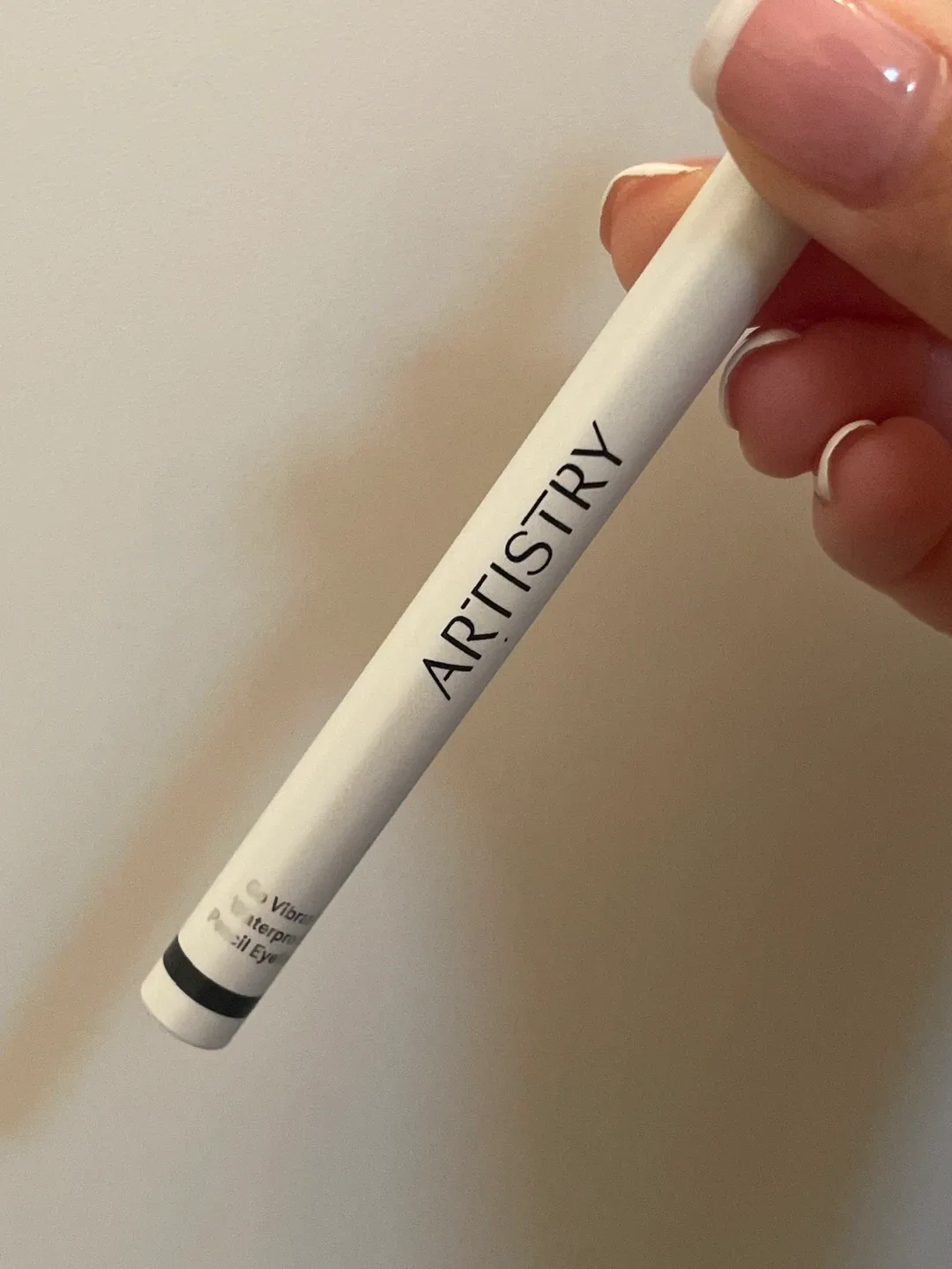 Artistry Go Vibrant Waterproof Pencil Eyeliner image indicator(2)