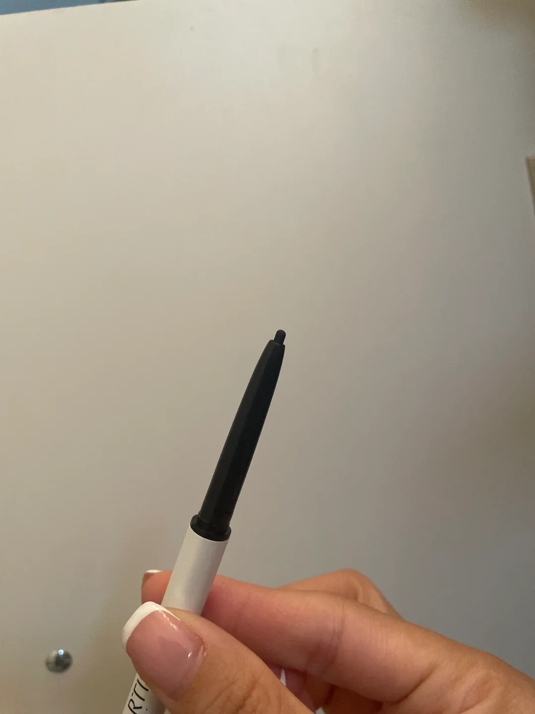 Artistry Go Vibrant Waterproof Pencil Eyeliner image indicator(3)