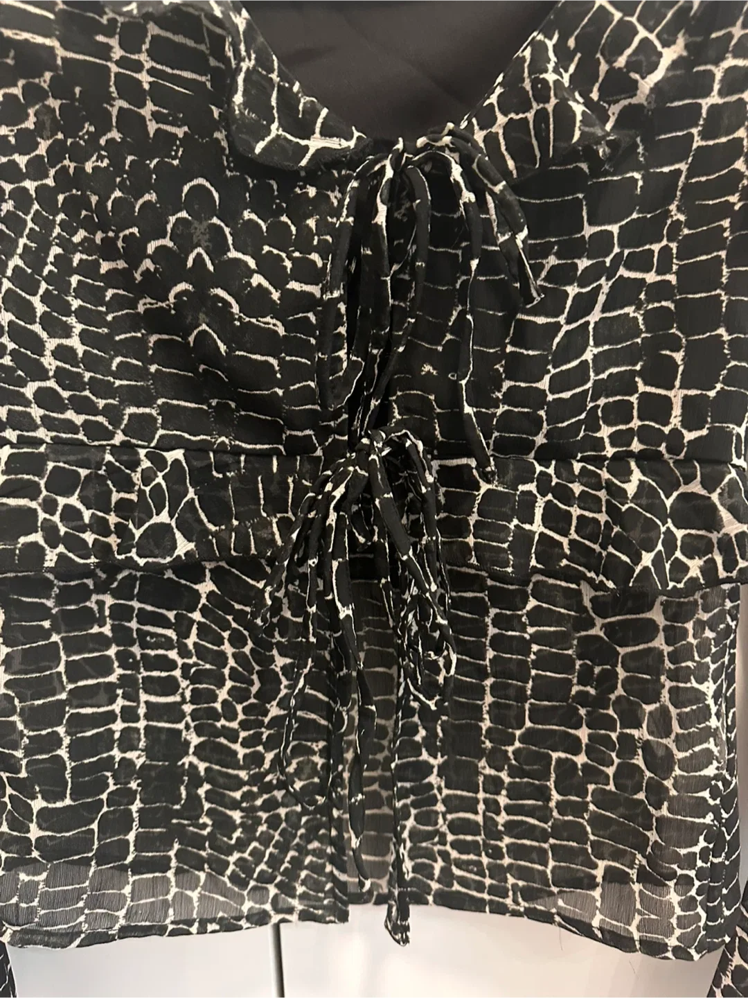 Black & White Patterned Blouse image indicator(2)