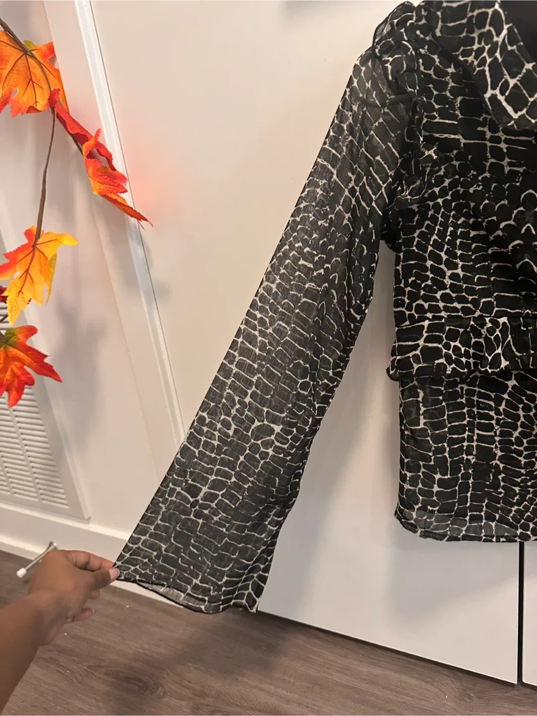 Black & White Patterned Blouse image indicator(3)