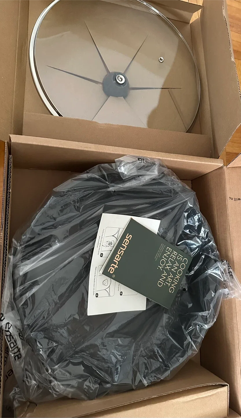 Sensarte 12 in Nonstick Frying Pan,5-Qt with Lid - New in Box! image indicator(2)