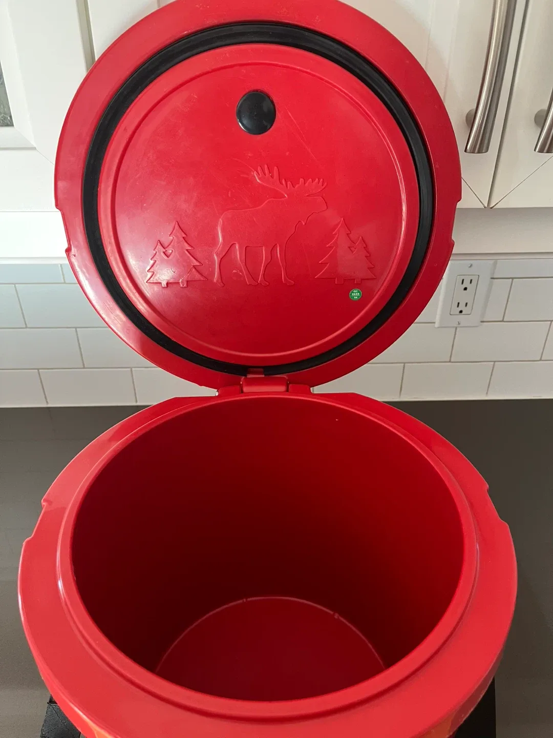 Chilly Moose 12L Red Harbour Bucket Cooler image indicator(3)