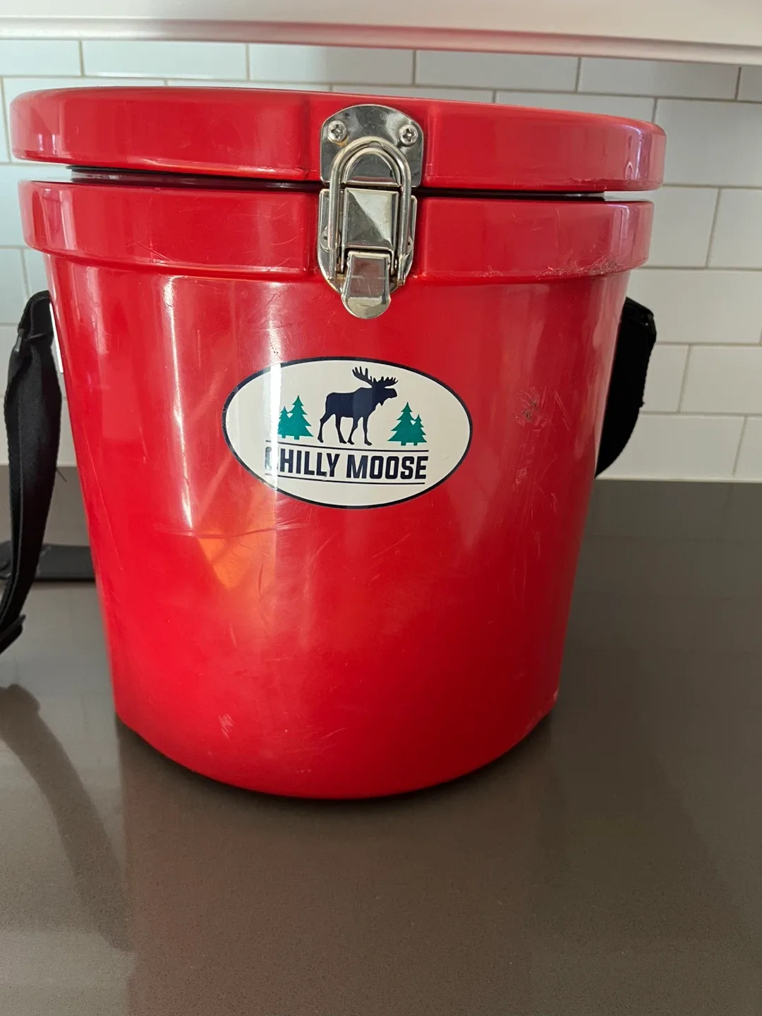 Chilly Moose 12L Red Harbour Bucket Cooler image indicator(2)